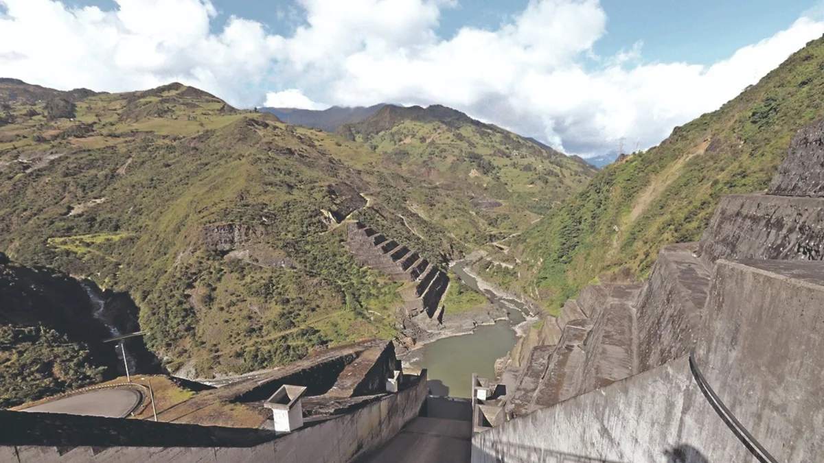 El embalse Mazar es clave para la generación hidroeléctrica de Ecuador. Alimenta el complejo Paute-Integral.