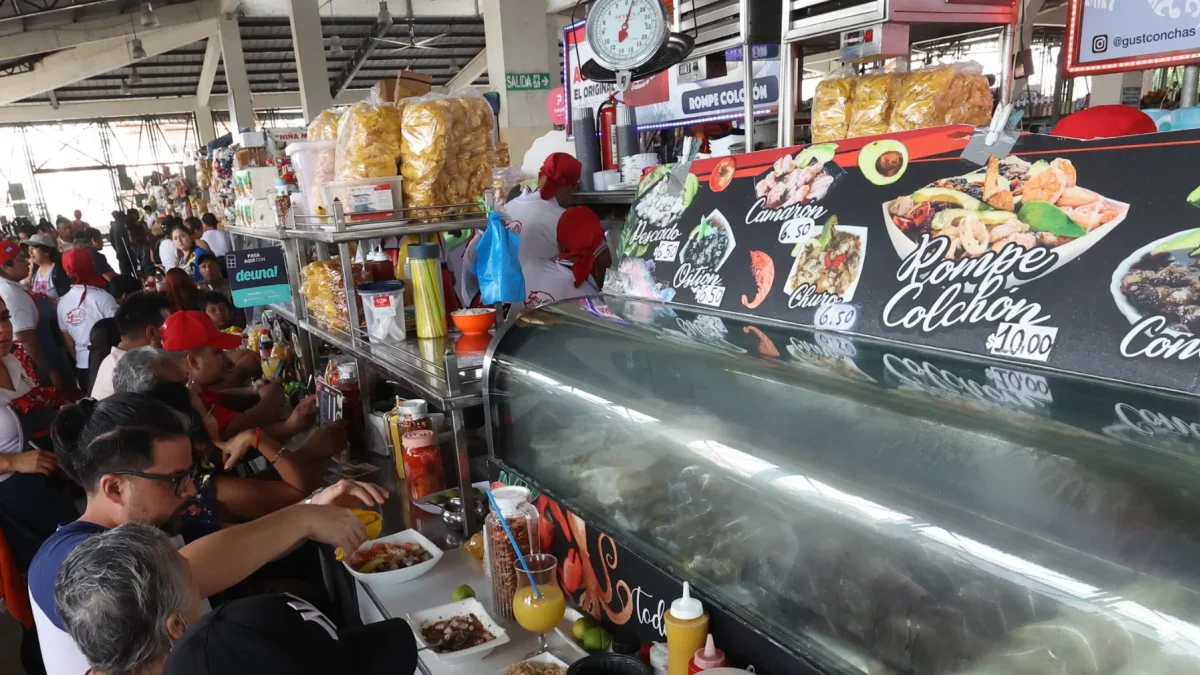 Los ventiladores dañados y el mal estado de los pisos generan incomodidad en uno de los mercados más concurridos del norte de la ciudad.