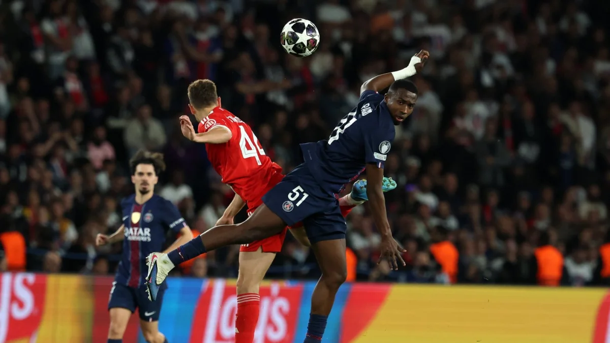El defensor ecuatoriano Willian Pacho disputa la semifinal de Champions con PSG ante Bayern.