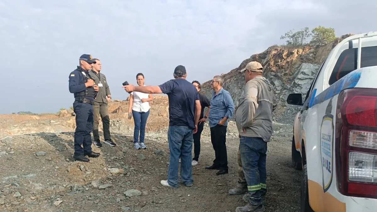 Personal del Municipio de Daule clausuró una cantera en La Aurora.