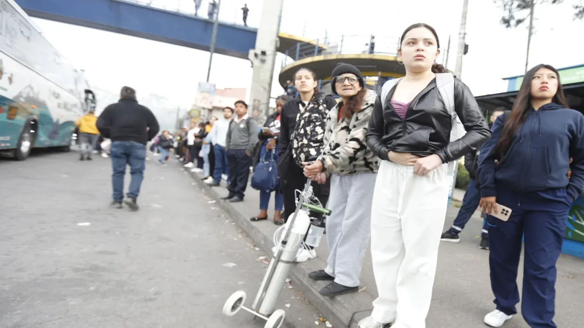 Los transportistas dijeron que suspendían para la paralización de buses en Quito porque dialogarán con el alcalde Pabel Muñoz para ajustar la tarifa del pasaje.