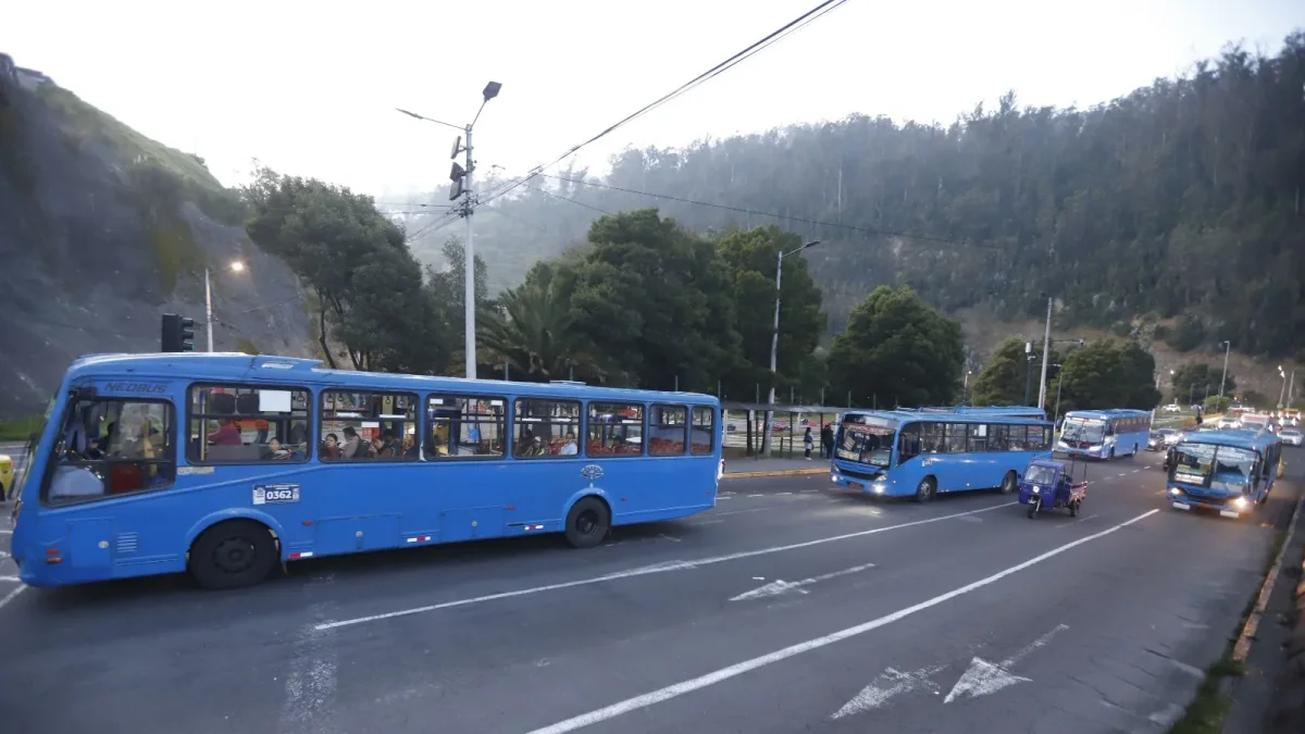 Exceso de velocidad y puertas abiertas figuran entre las infracciones más comunes en buses.