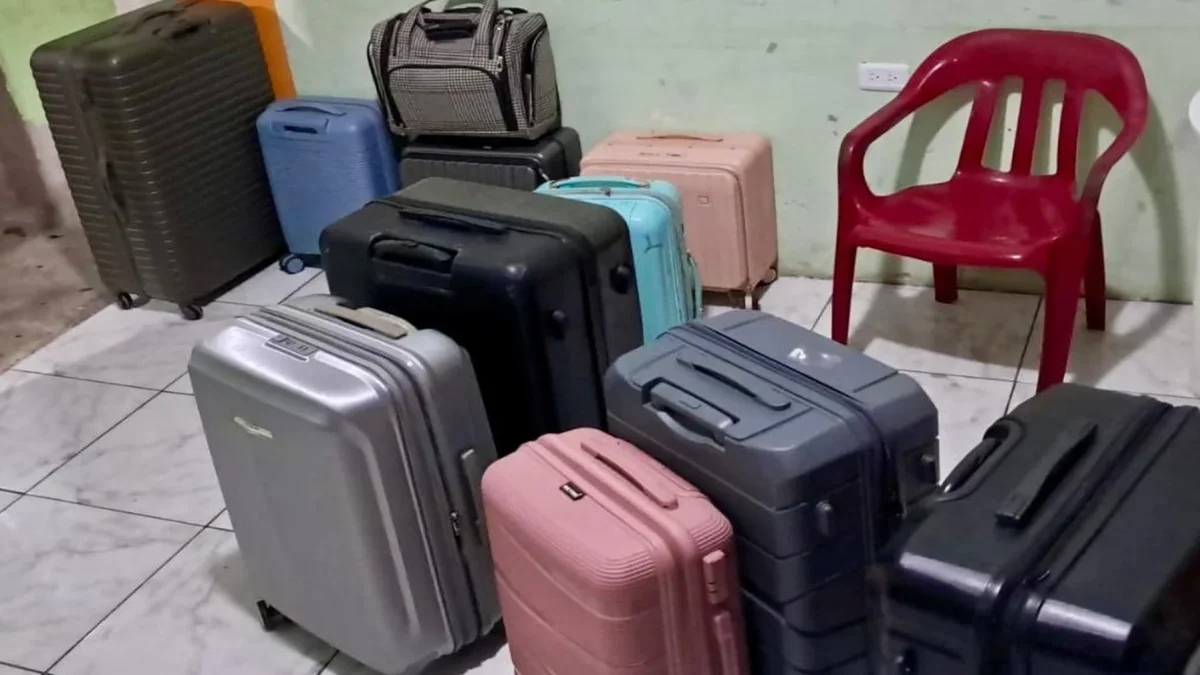 Cinco sospechosos fueron detenidos en Santo Domingo, investigados por integrar una banda que robaba a los pasajeros del aeropuerto de Quito.
