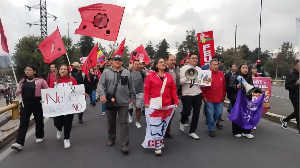FUT que rechaza el alza del transporte público en Ecuador.