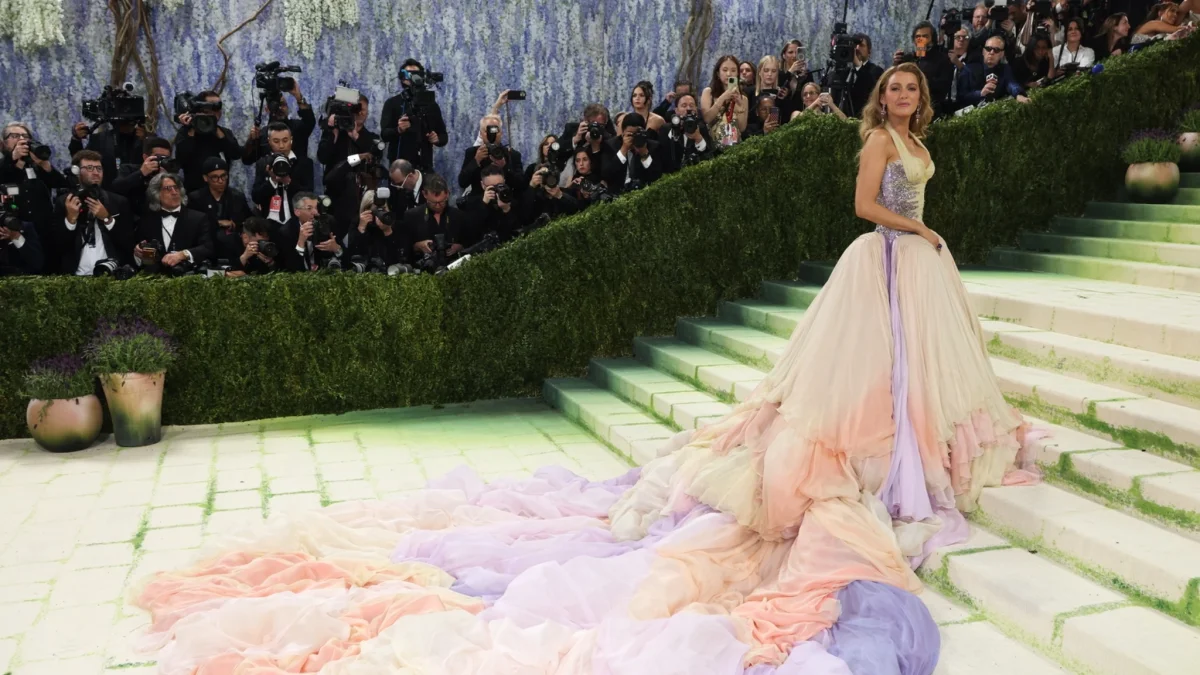 La Met Gala reafirmó su poder como vitrina cultural, donde la moda, el maquillaje y las celebridades se unen para crear tendencias que trascienden la alfombra roja.