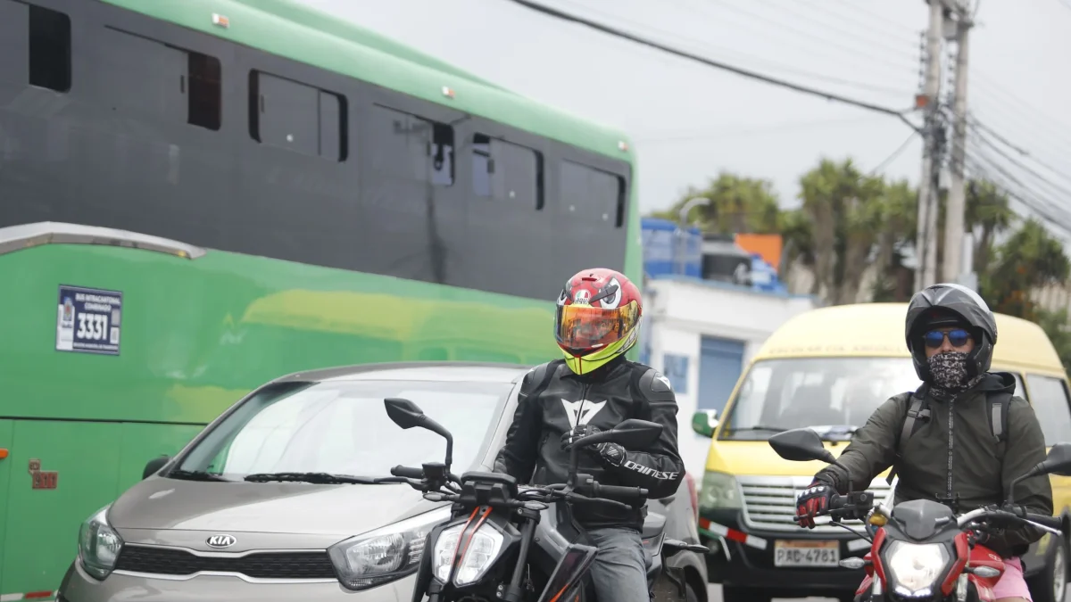 Motociclista muere arrollado por un vehículo pesado en el norte de Quito
