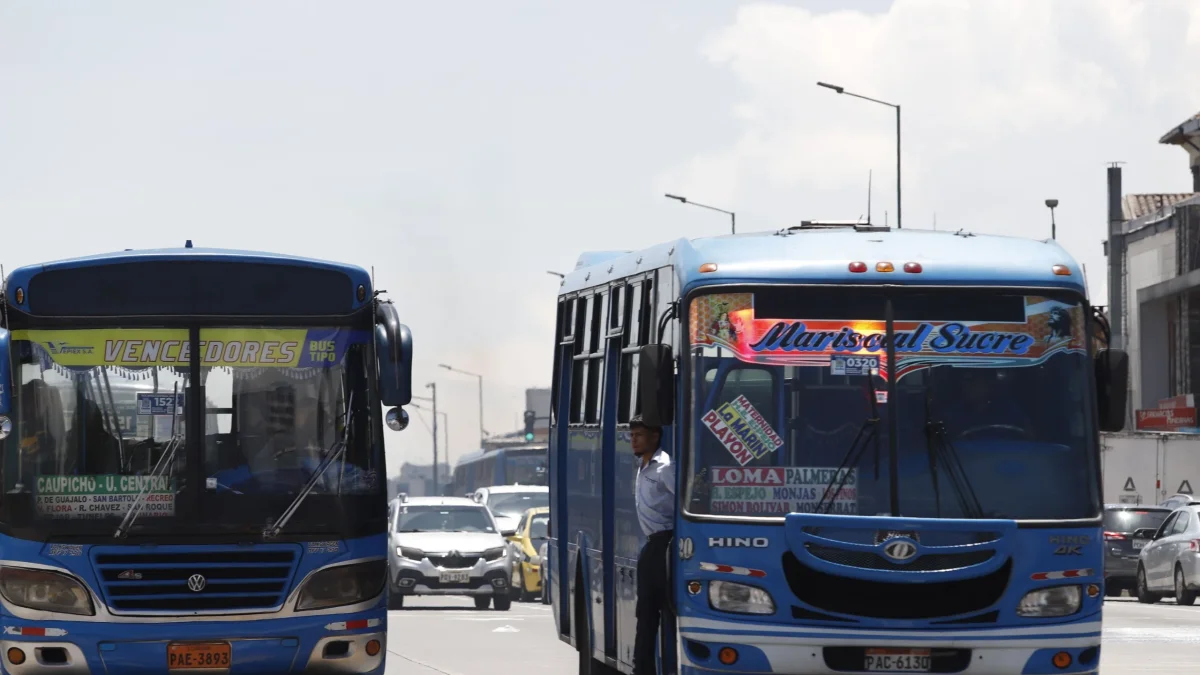 Las infracciones más comunes son circular con las puertas abiertas, recoger y dejar pasajeros en sitios no autorizados e invadir carriles exclusivos.