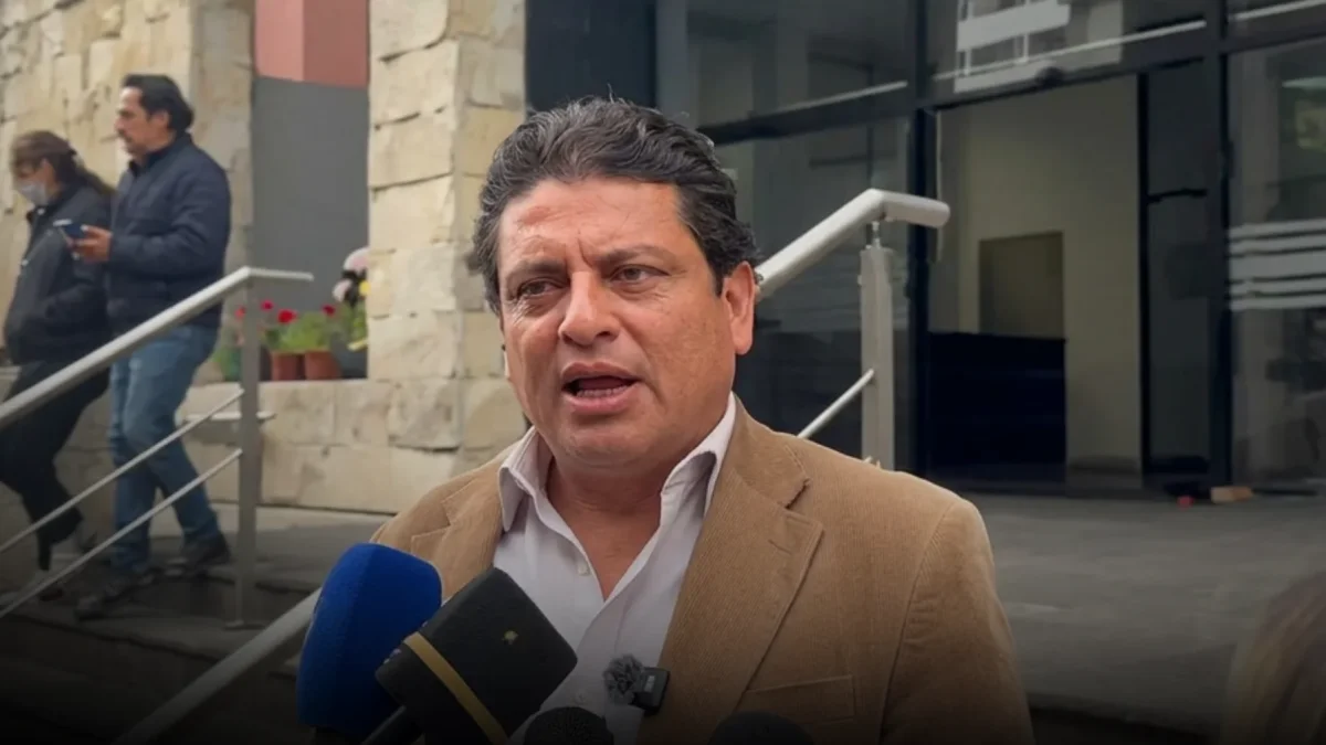 Colectivos llevan al Ministerio del Ambiente firmas para eliminar mecheros en Ecuador