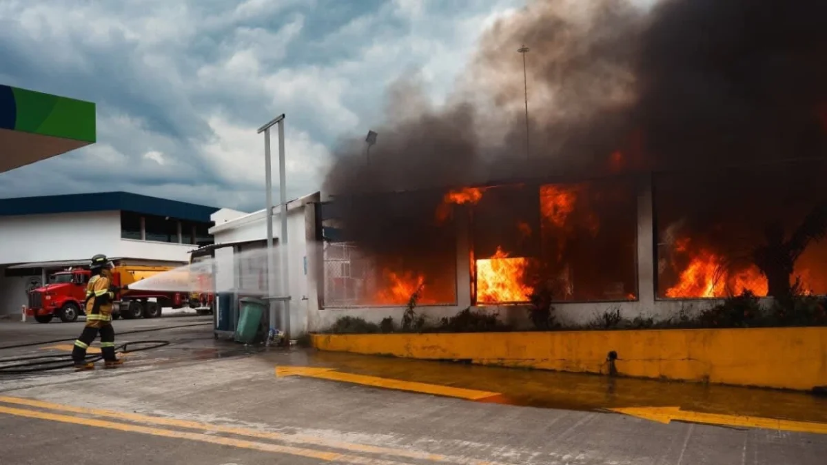 Incendio en gasolinera de La Maná causó daños estructurales