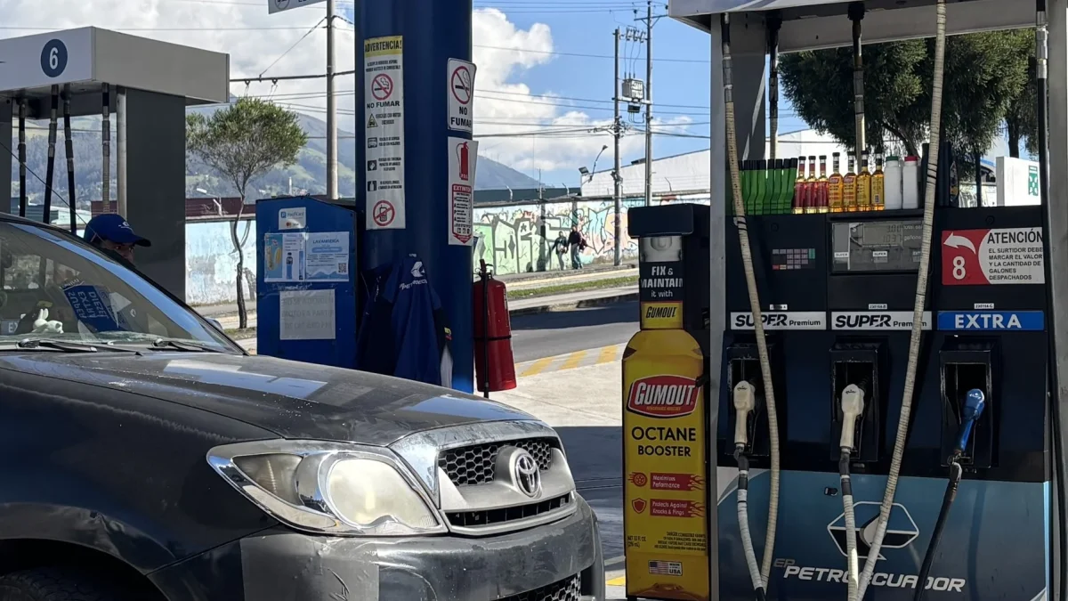 Actualmente, el galón de gasolina extra y ecopaís se comercializa en $3,02, mientras que el diésel prémium se ubica en $2,96.