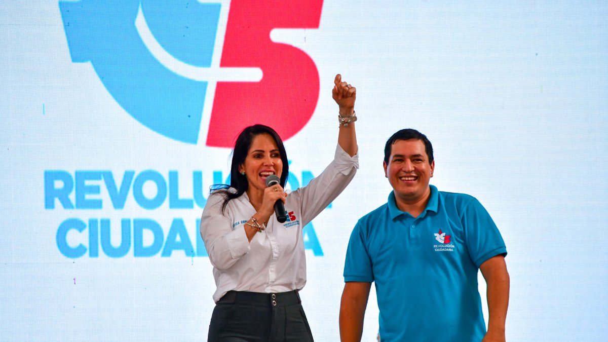 Luisa González y Andrés Arauz conformaron el binomio presidencial para las elecciones anticipadas 2023.