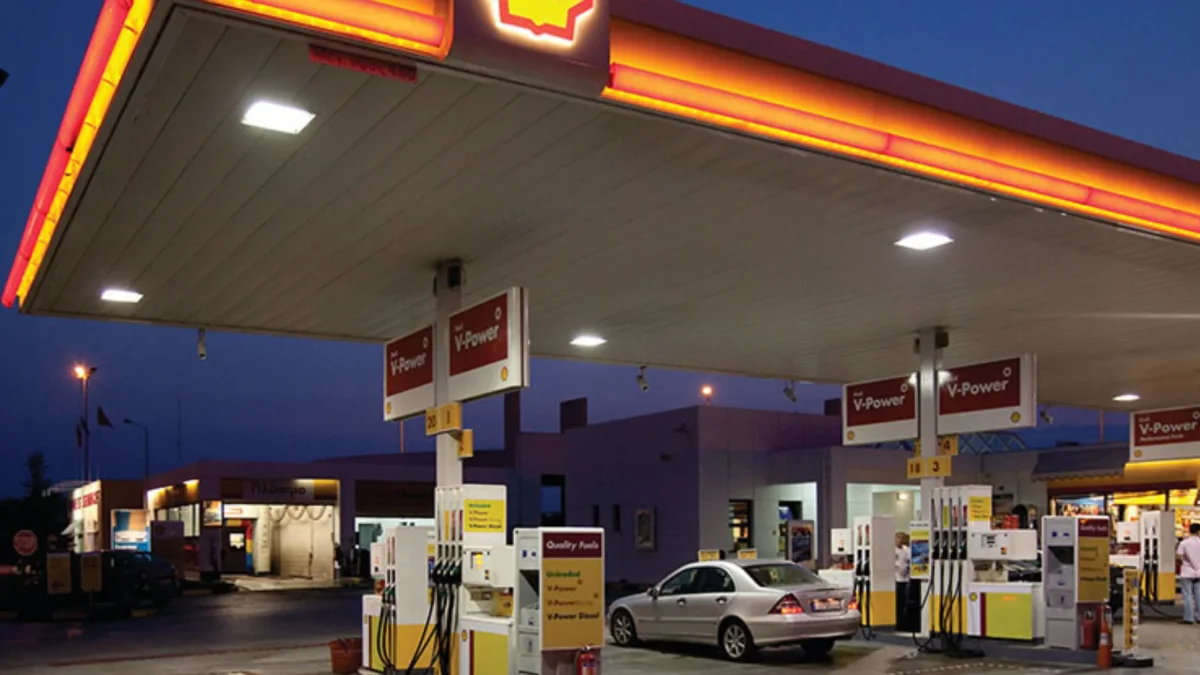 El precio de los combustibles en Ecuador se actualizan el 12 de cada mes.