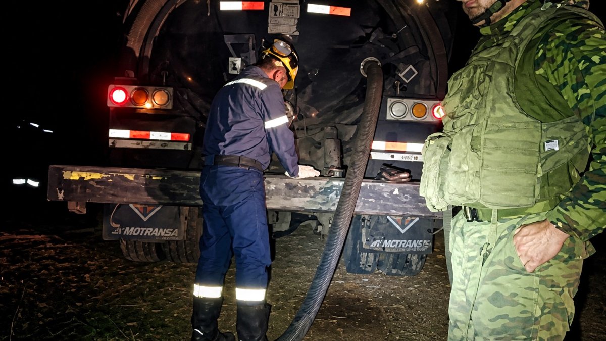 El área donde se descubrió la piscina clandestina que tenía cinco mil galones de combustible