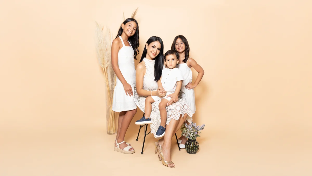 Alejandra Torres ha convertido su pasión por el maquillaje en una carrera de 14 años, consolidándose como educadora, empresaria y referente en marca personal.