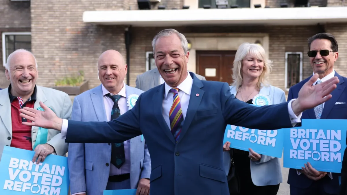 El avance arrollador de Reform UK desplaza a laboristas y conservadores en Inglaterra