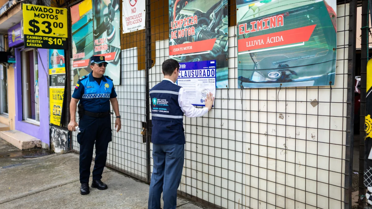 Un comedor chino y una lavadora de autos clausurados durante controles en Guayacanes