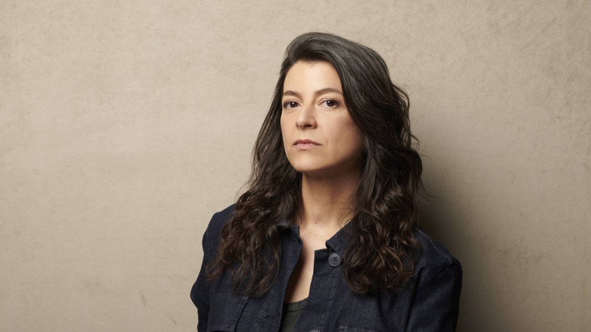 La autora fue finalista del Premio Booker Internacional por la novela Distancia de rescate, y ha sido galardonada con el Premio O. Henry de ficción corta y el National Book Award.