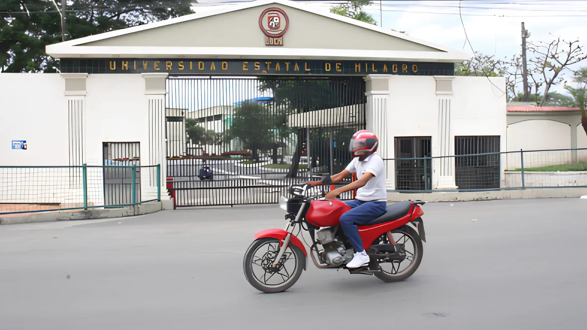 La Universidad Estatal de Milagro cuenta hoy con miles de estudiantes y una amplia infraestructura académica y deportiva.