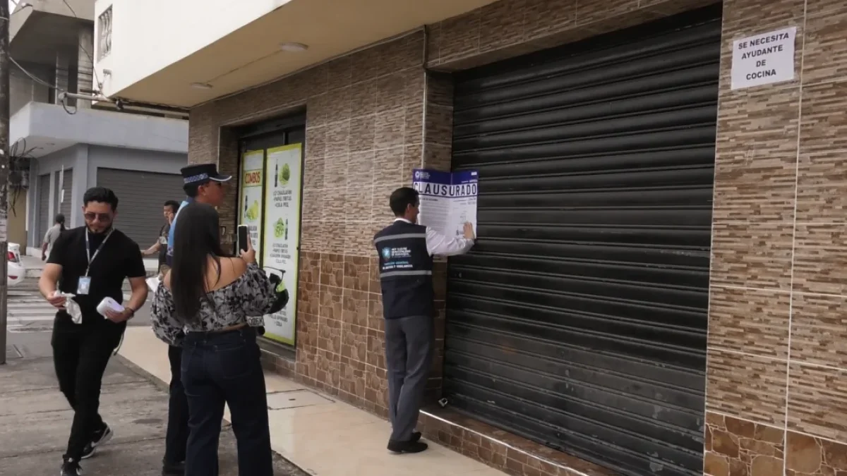 Operativo en la ciudadela Guayacanes deja dos locales clausurados por irregularidades