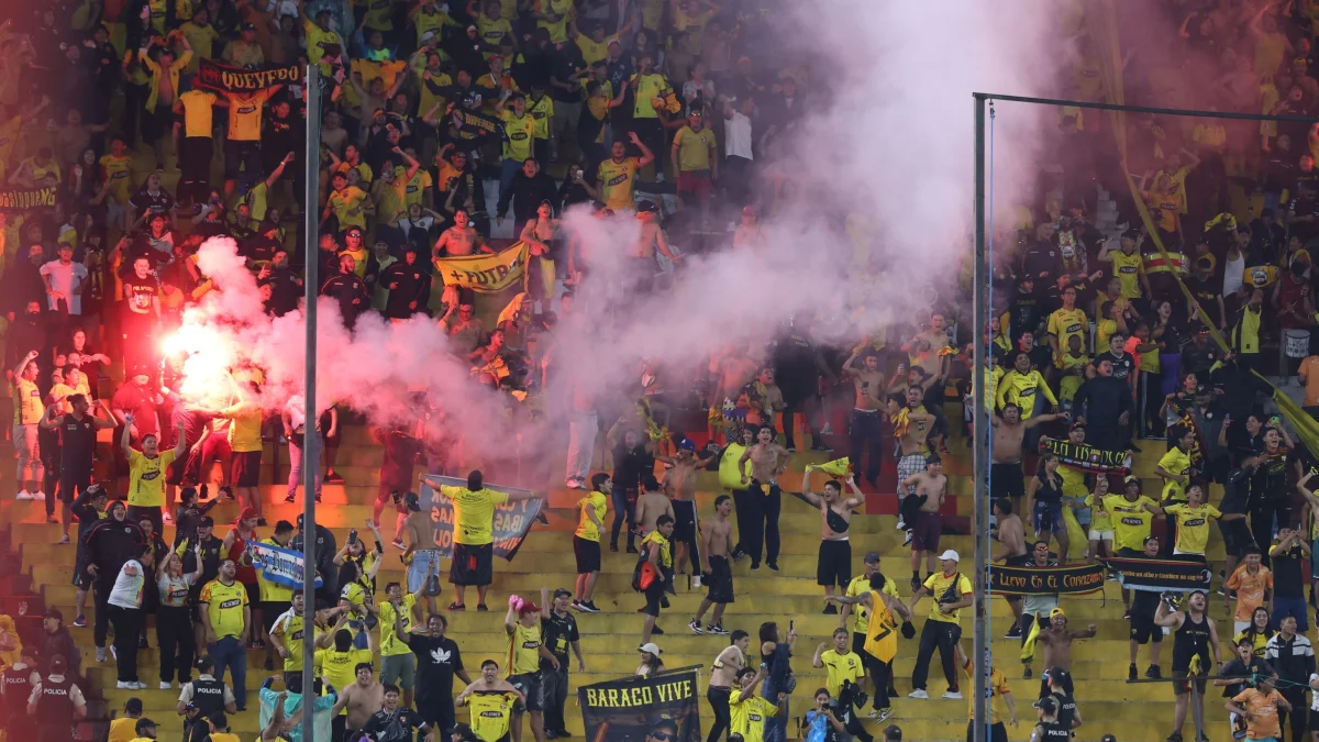 La hinchada de Barcelona SC en el estadio Monumental.