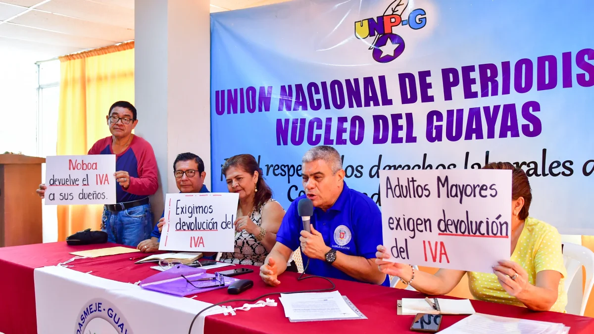 Adultos mayores se quejan de que hace unos 8 meses no les devuelven el IVA