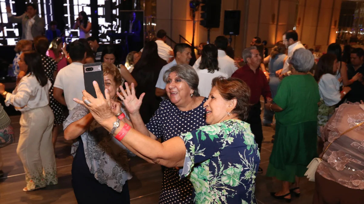 Celebraron a mamá entre bailes y toque de queda: el comercio vivió un fin de semana de esperanza