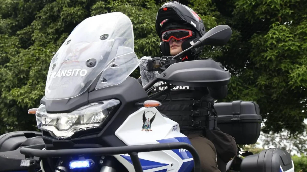 Escuadrones de carreteras operan en Ecuador para frenar robos en vías tras denuncias de transportistas.