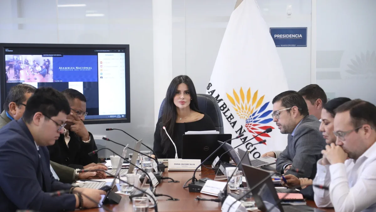 Contrato con Progen aterrizó nuevamente en comisión oficialista: Esto ...
