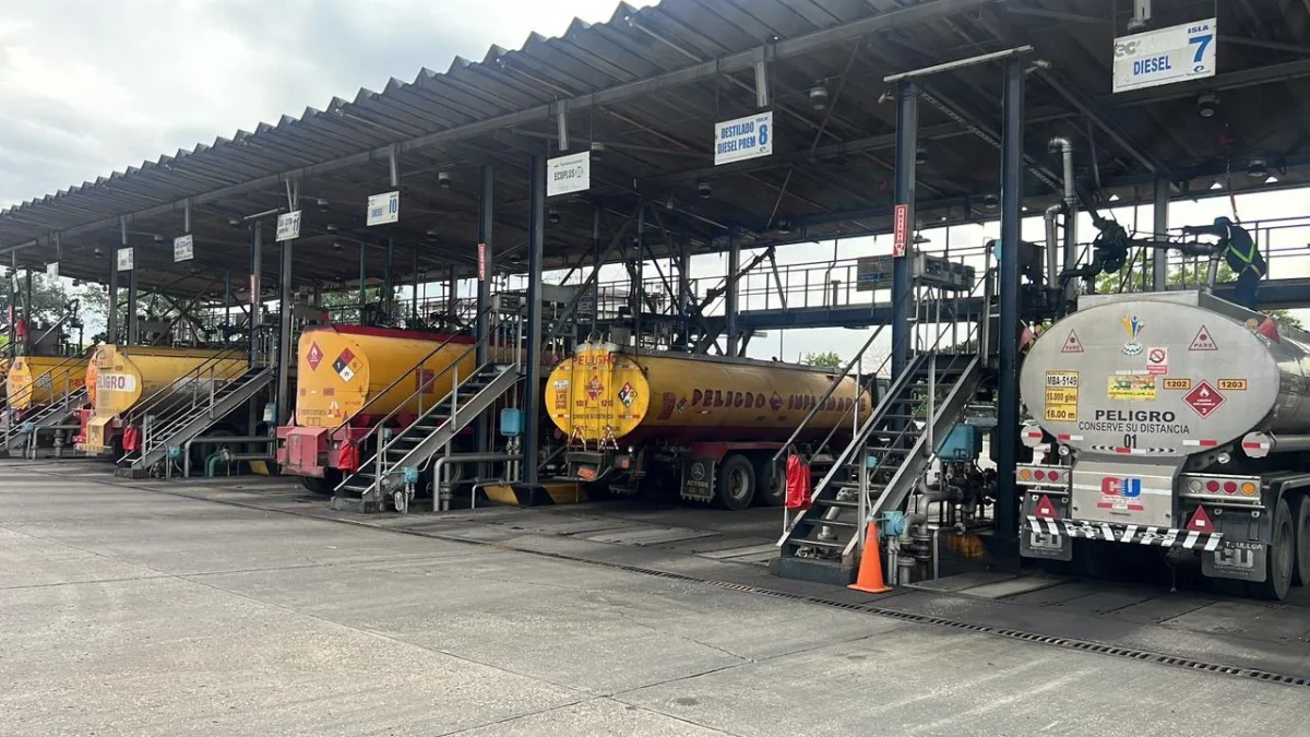 Gobierno anuncia acciones legales por especulación de combustibles en Ecuador
