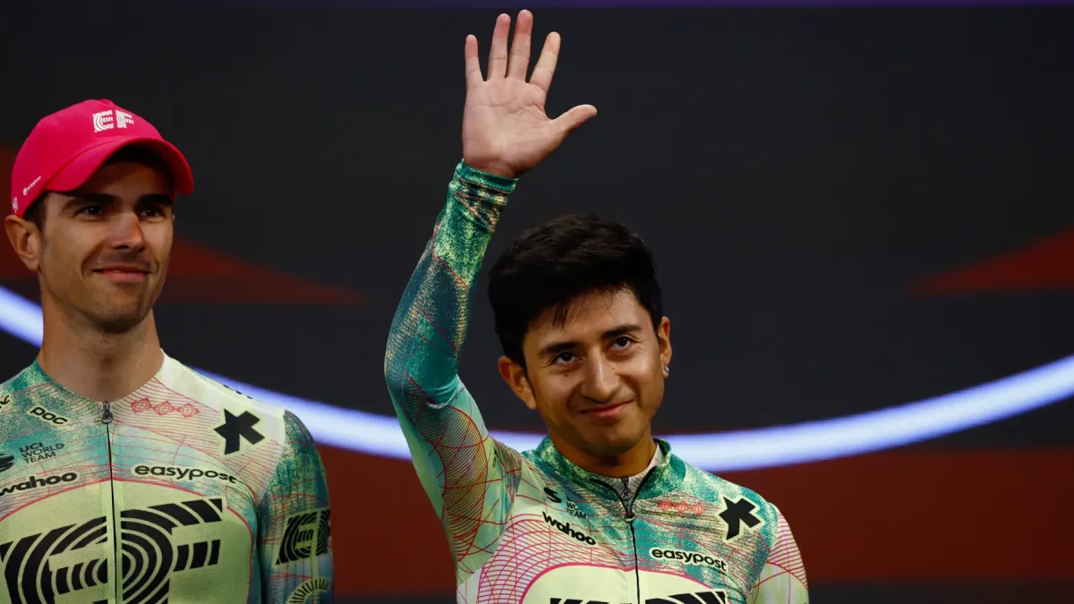 ¿Quién es Alexander Cepeda, el ciclista ecuatoriano que está dando de qué hablar en el Giro?