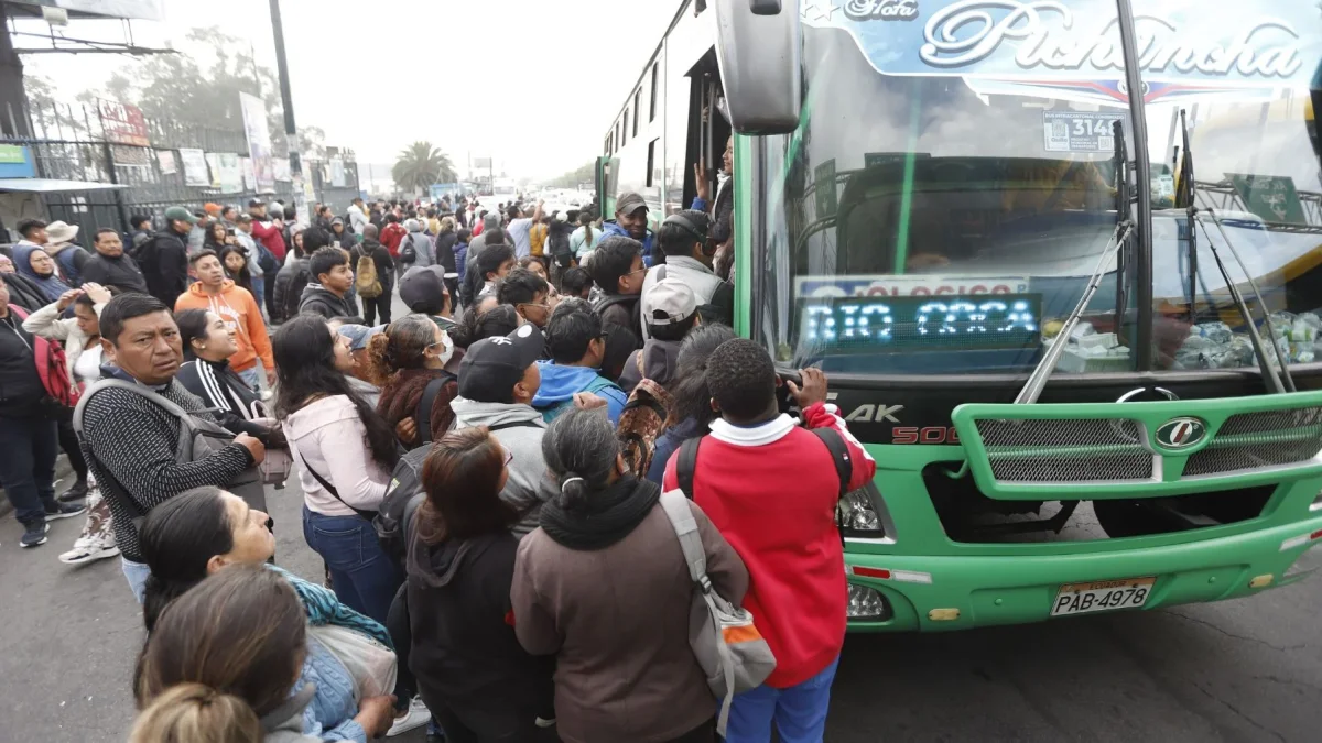 Hay sectores básicos de la economía ecuatoriana más afectados por efecto de la guerra, como el de la transportación, cuyos vehículos en su mayoría utilizan combustibles.