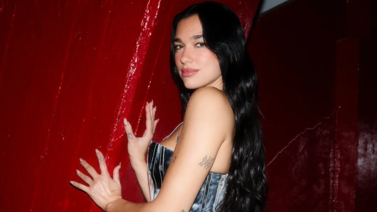 Samsung responde a la demanda millonaria de Dua Lipa por el supuesto uso no autorizado de su imagen