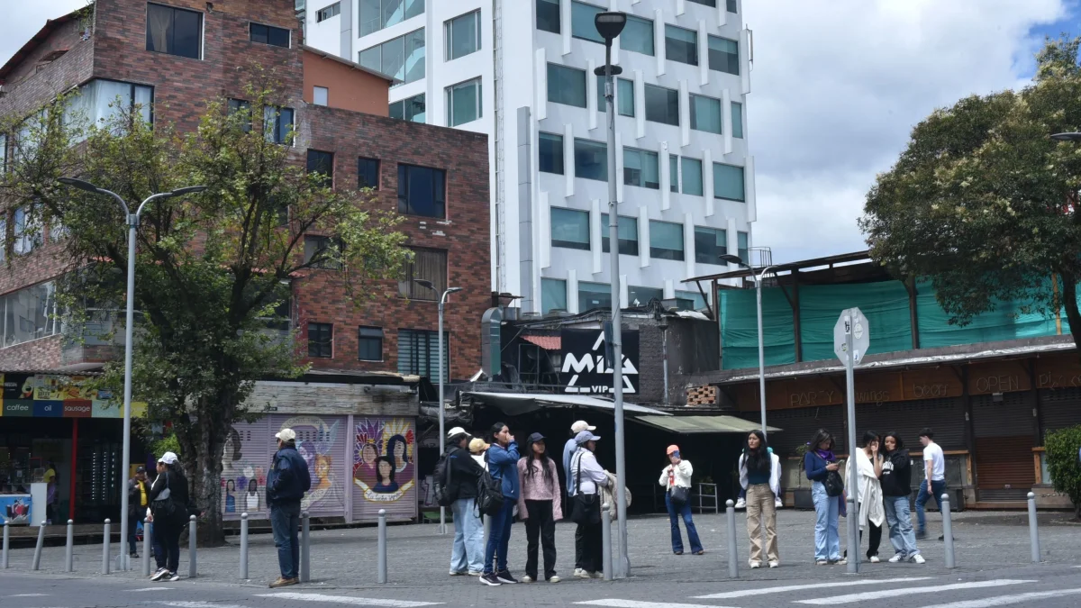 Todos los jueves se colocarán mesas afuera de la Tienda Quito, en la Plaza Foch, para intecambiar cromo del álbum del mundial.