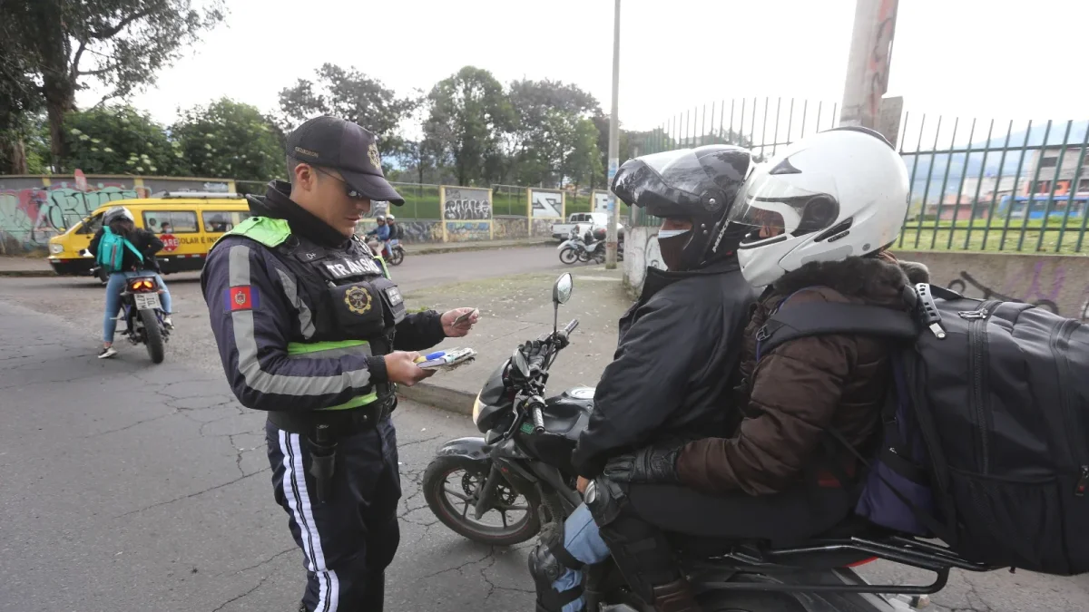 La AMT intensificó los controles a motocicletas en distintos sectores de Quito durante 2026.