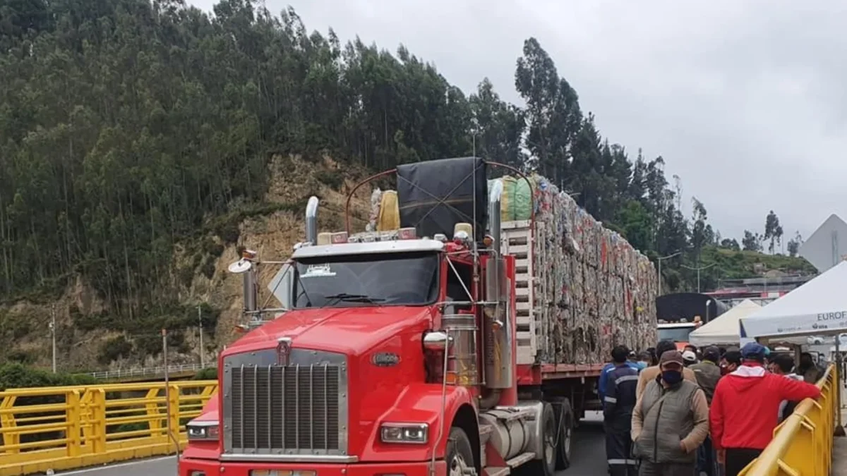 Las empresas de carga pesada renegocian tarifas con empresas para aliviar alza del diésel en Ecuador