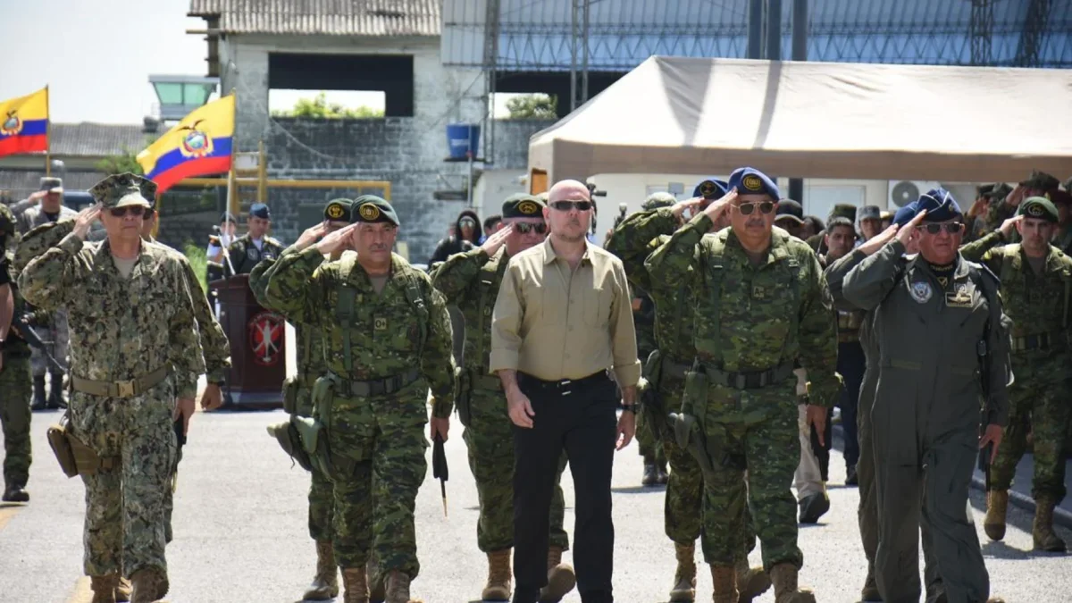 Loffredo defendió el toque de queda y habló de “conflicto bélico” en Ecuador.