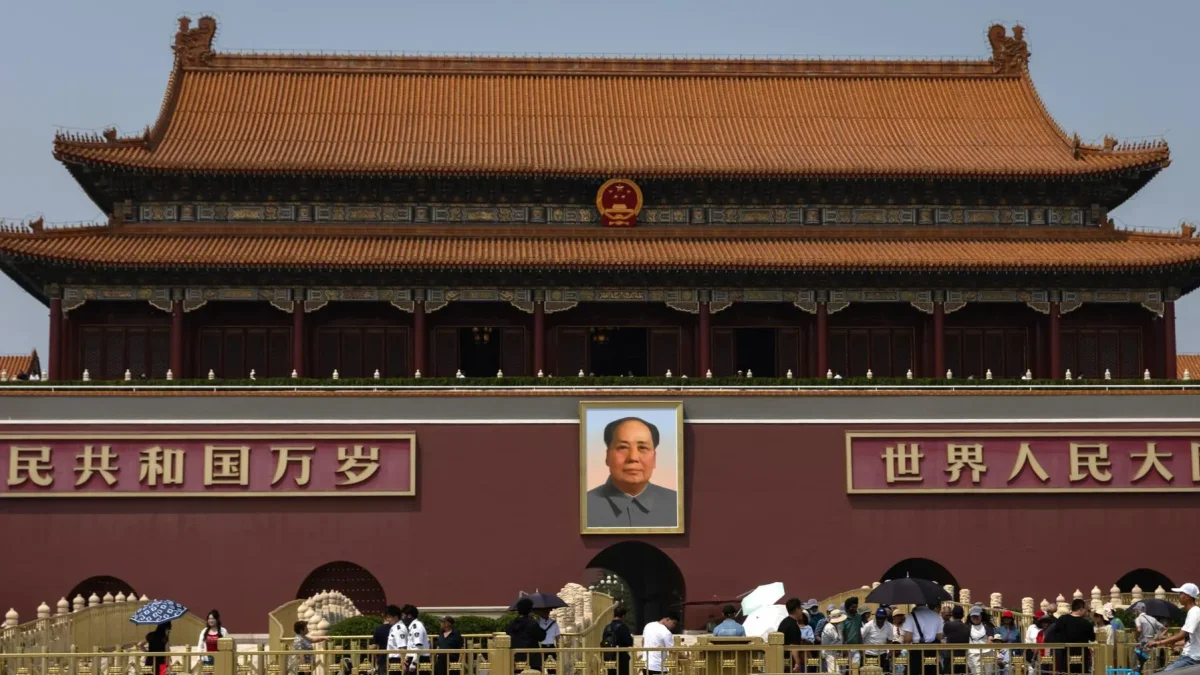 Medidas de seguridad en la Plaza de Tiananmen antes de la llegada del presidente de los Estados Unidos, Donald Trump, a la capital china.