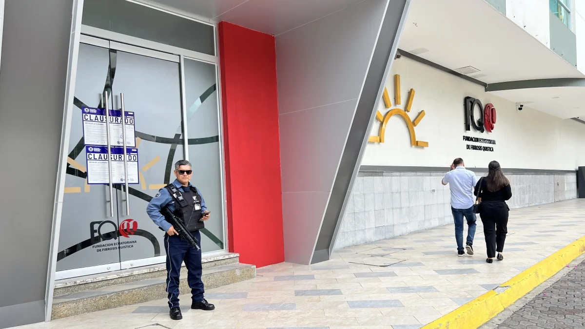 Sellos de clausura permanecen en el ingreso del casino Club del Sol, clausurado por segunda vez en 2026.
