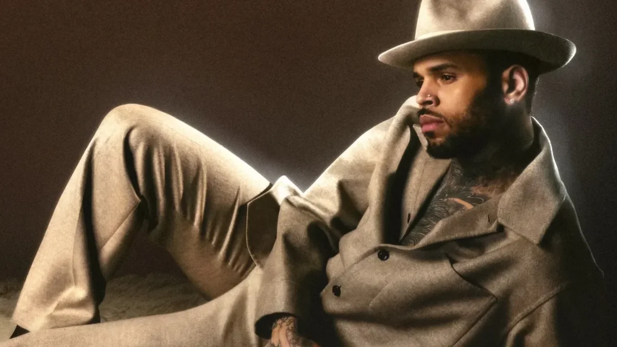 ‘Brown’, la nueva era de Chris Brown es calificada como el “peor disco de la década” vía Pitchfork