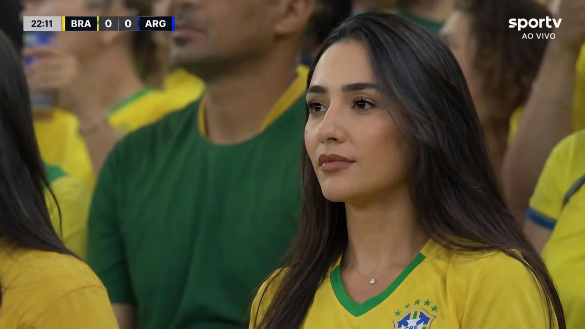 ¿Cómo hacer el video viral de IA donde apareces en las gradas de un estadio?