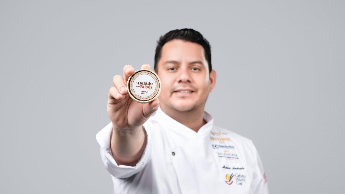 Marco Andrade, maestro heladero y cofundador de la marca pasó más de un año diseñando el producto.
