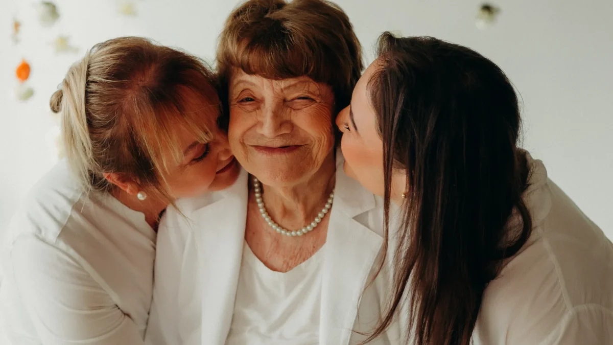 Las madres asumen el reto de criar a sus hijos a pesar de las dificultades.