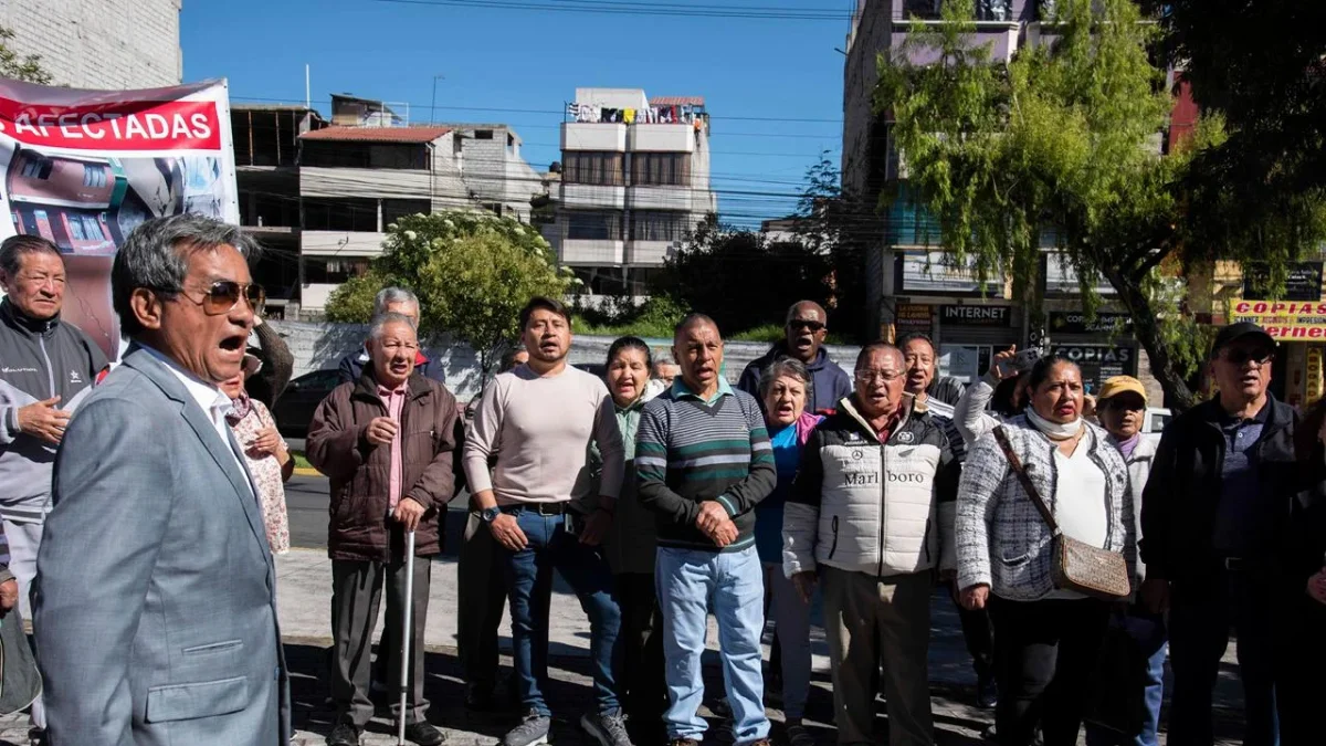 Moradores de Solanda acudieron al Complejo Judicial del Sur para presentar una acción de protección por daños en sus viviendas.