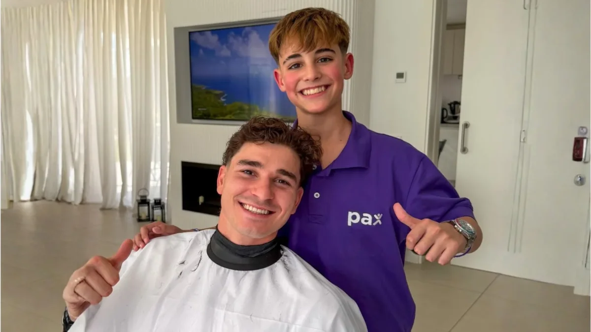 Gael Bajo, el joven barbero, cumplió su sueño: cortó el pelo a Julián Álvarez en Madrid