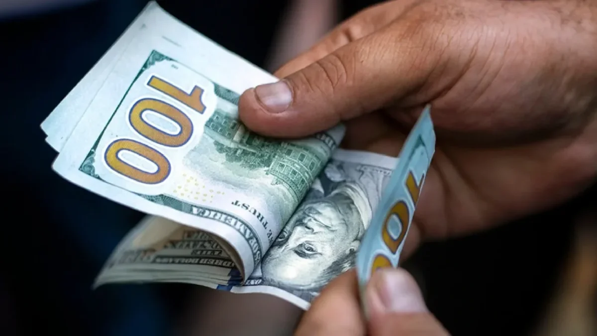 El riesgo país de Ecuador cerró en 400 puntos, el nivel más bajo en 12 años