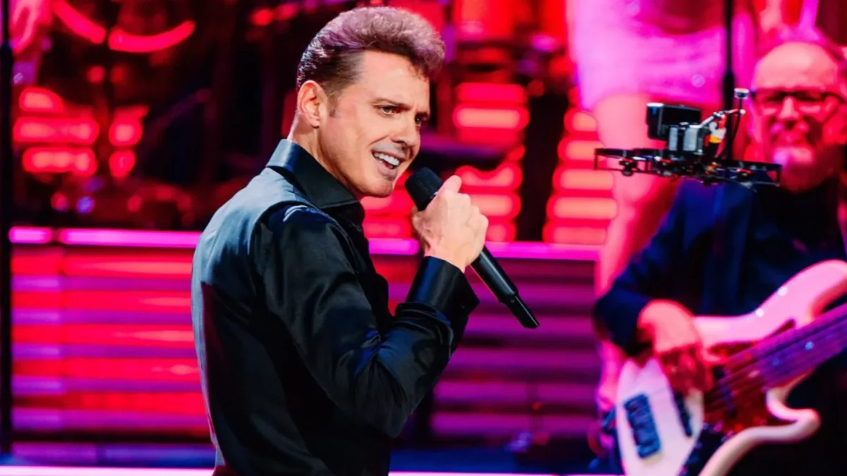 El cantante estaría hospitalizado por problemas cardiacos, según información difundida por El Gordo y la Flaca.