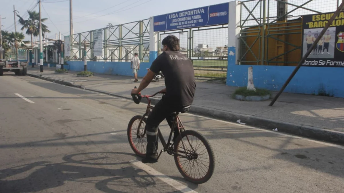 La Liga deportiva Luis Chiriboga Parra está ubicada en las calles 40 y la J, en el suroeste de Guayaquil.