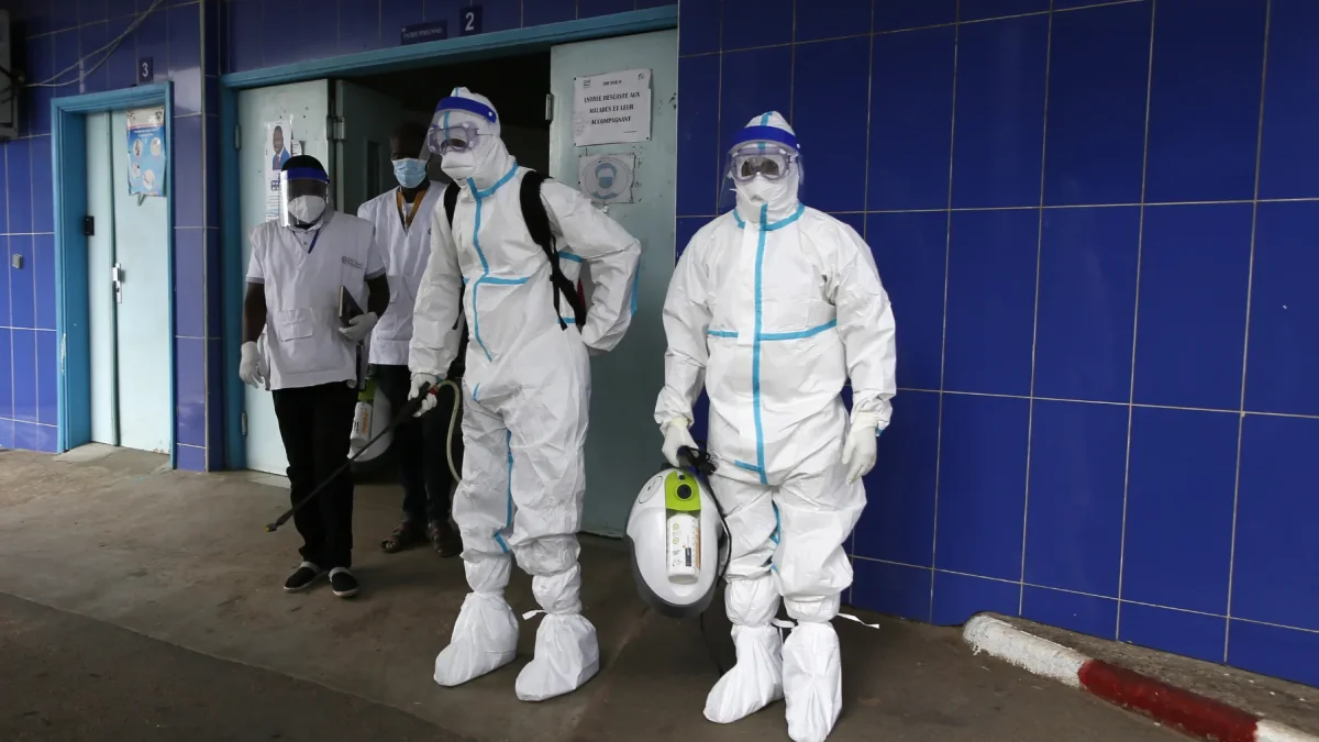 Imagen de los controles sanitarios en Costa de Marfil, uno de los países africanos afecados por el ébola.