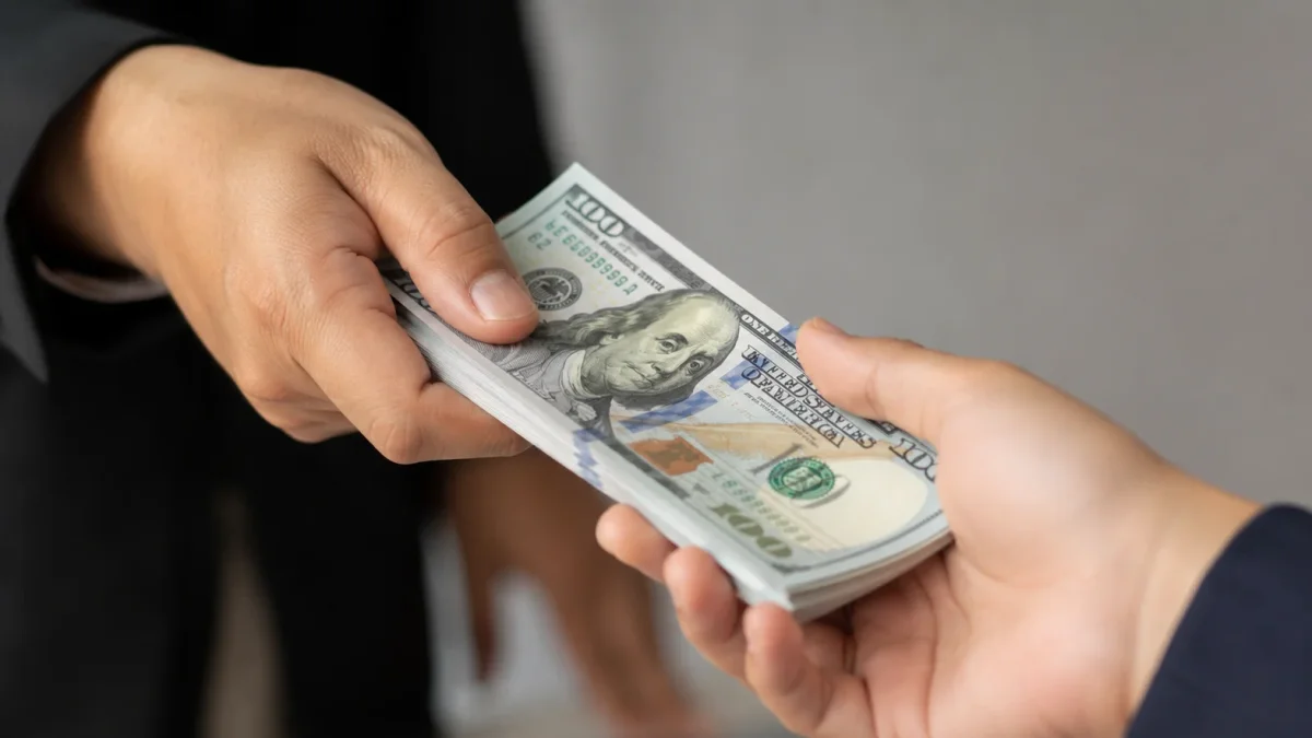 El Banco Central del Ecuador alertó sobre publicaciones falsas que prometen ganancias rápidas mediante inversiones digitales.