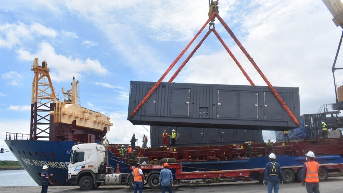 Los últimos equipos de la central térmica Esmeraldas III llegaron en abril de 2025 a Ecuador. Pero la planta, a cargo de ATM, aún no está operativa.